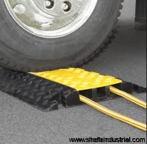cable ramp - cable protector - 3 channel